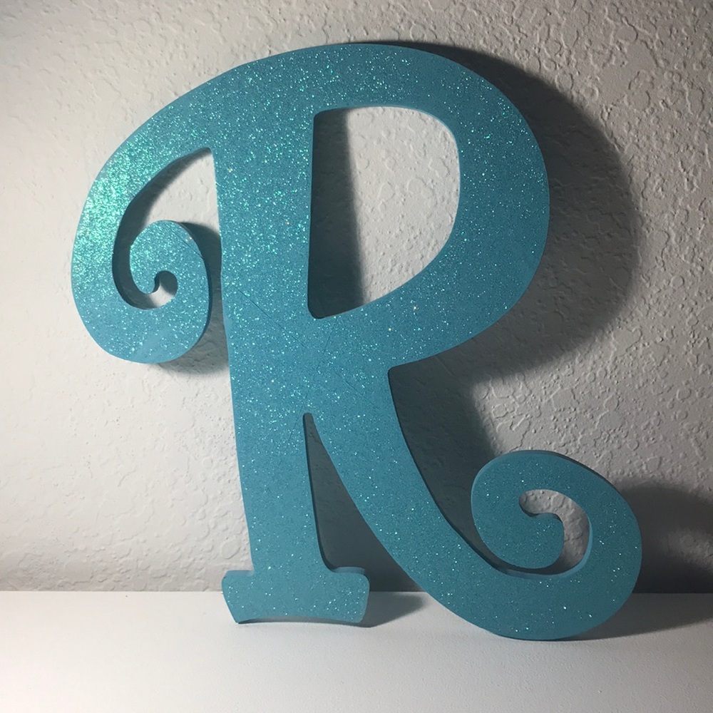 R letter sign